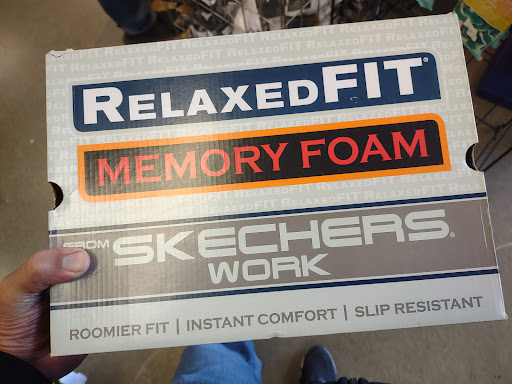 Shoe Store «SKECHERS Factory Outlet», reviews and photos, 3030 E 9th St, Oakland, CA 94601, USA