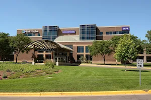 Park Nicollet Clinic and Specialty Center St. Louis Park 3850 Building image