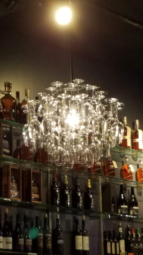 Liquor Store «Lush Wine & Spirits», reviews and photos, 1412 W Chicago Ave, Chicago, IL 60642, USA