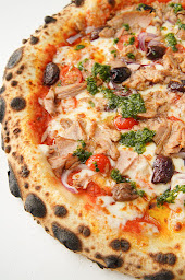 Photo n°42 de One Pizza -Pizza fraîche au feu de bois - halal à Saint-Denis ()