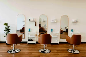 Opalescence Salon image