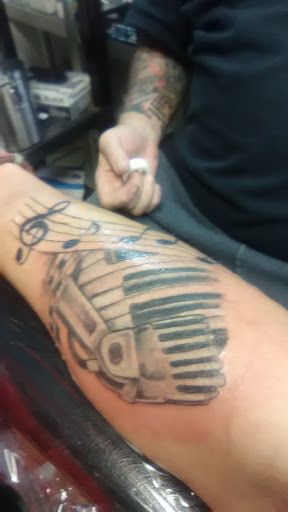 Tattoo Shop «Glenn Scott Tattoos & Tattoo», reviews and photos, 2517 Wilmington Pike, Dayton, OH 45419, USA