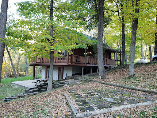 Cabin Rental Agency «Grumpsters Log Cabins», reviews and photos, 535 Ash St, McGregor, IA 52157, USA