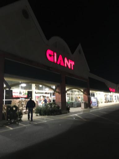 Shopping Mall «Lincoln Court Shopping Center», reviews and photos, 215 Lancaster Ave, Frazer, PA 19355, USA