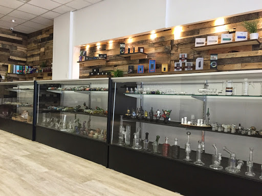 Vaporizer Store «Roots Smoke & Vapor Shop», reviews and photos, 2626 N Milwaukee Ave, Chicago, IL 60647, USA