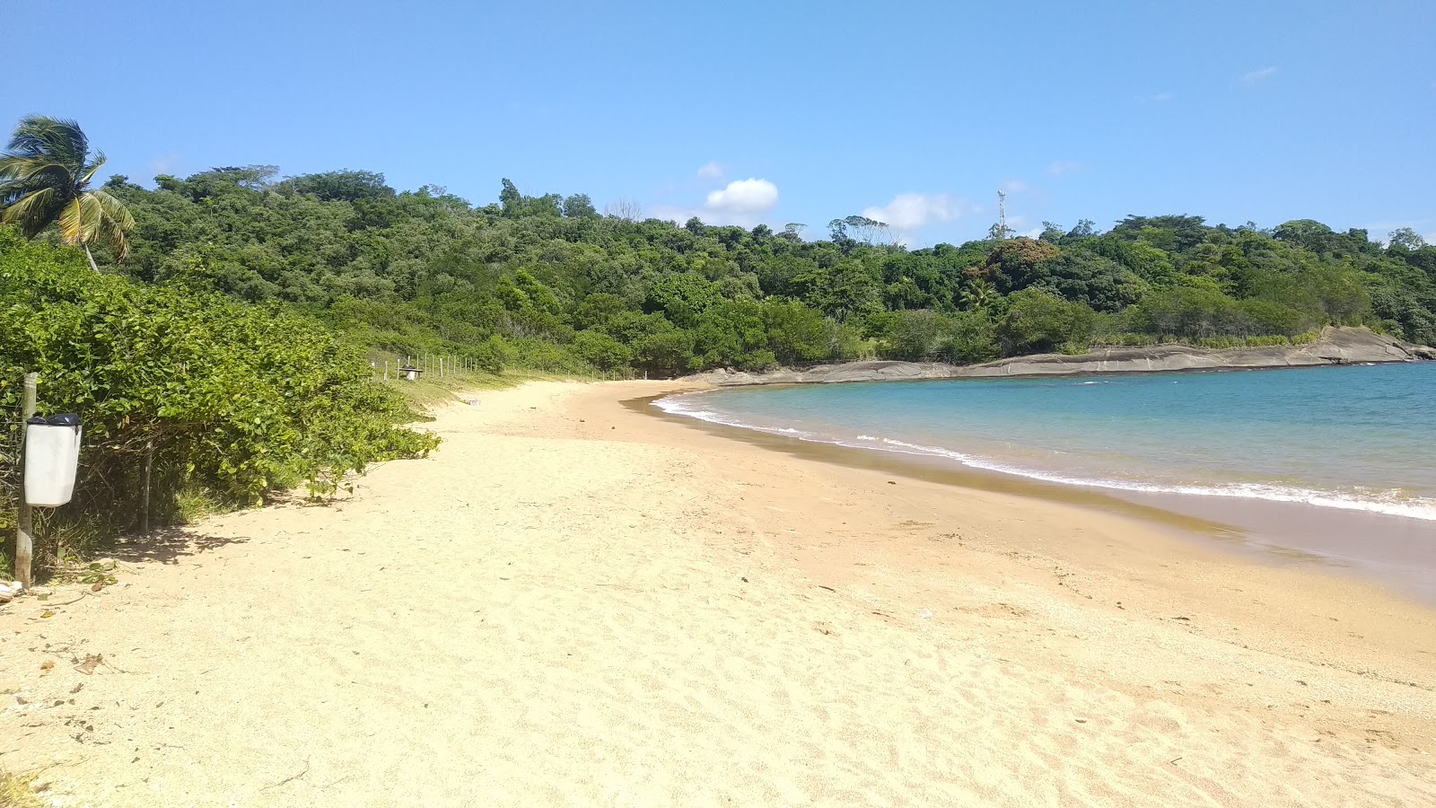 Foto von Drei Strände von Guarapari mit beiger sand Oberfläche