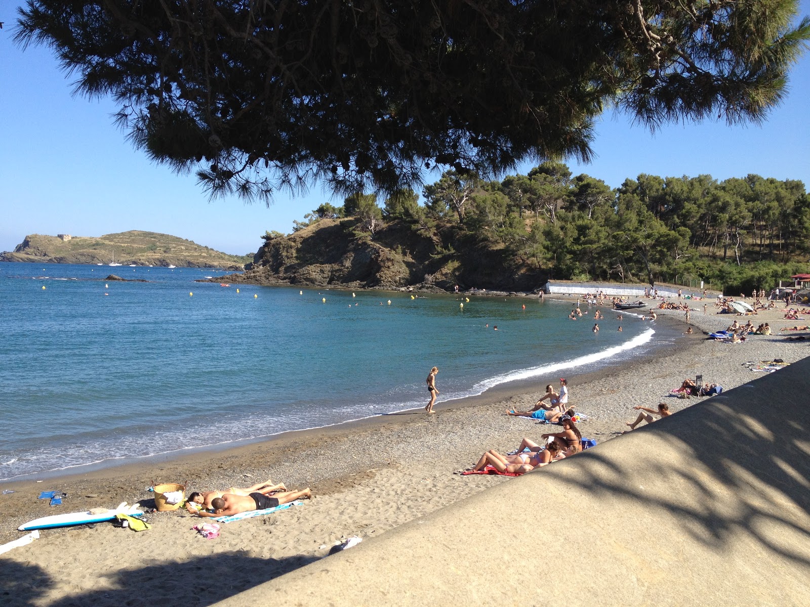 Foto di Spiaggia Bernardi con una superficie del piccoli ciottoli beige