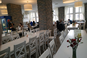 Restaurant by the museum image