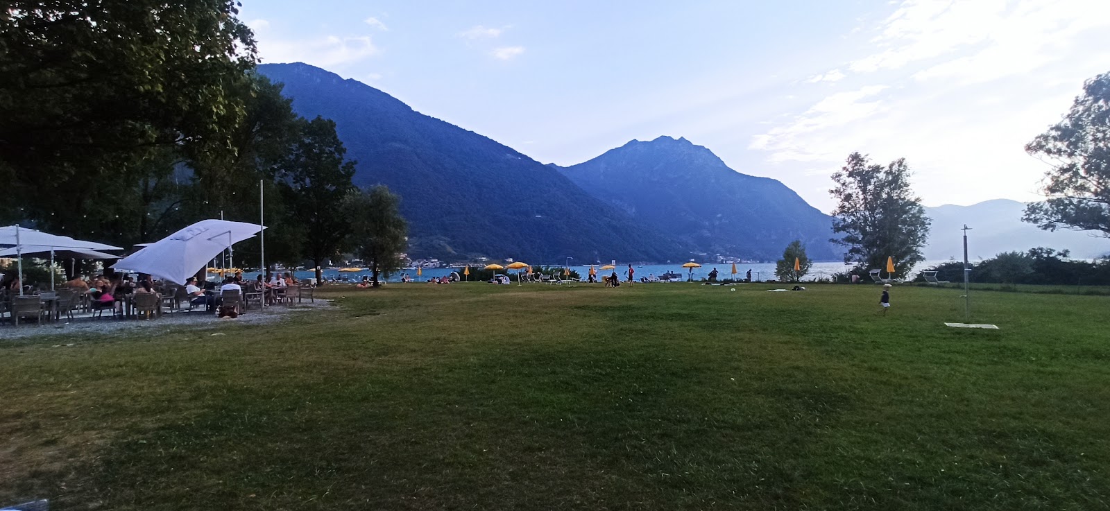 Libera Lido Pisogne Beach'in fotoğrafı - tatil için iyi evcil hayvan dostu nokta