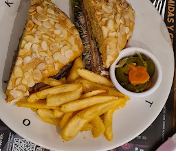 Toks plaza portales photo