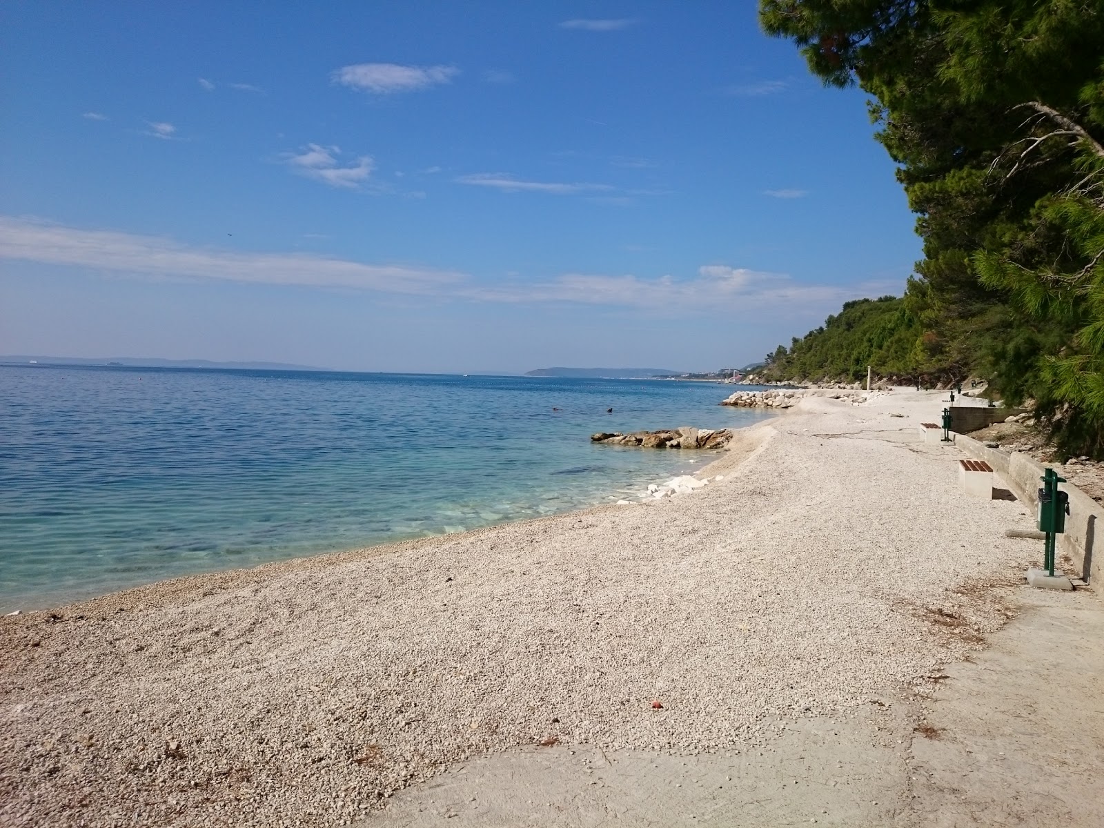 Foto di Spiaggia di Stobrec Jug con una superficie del ciottoli beige