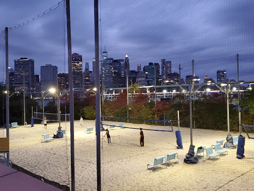 Volleyball Court «Brooklyn Bridge Park - Pier 6 - Beach Volleyball Courts», reviews and photos, Brooklyn Bridge Park Greenway, Brooklyn, NY 11201, USA