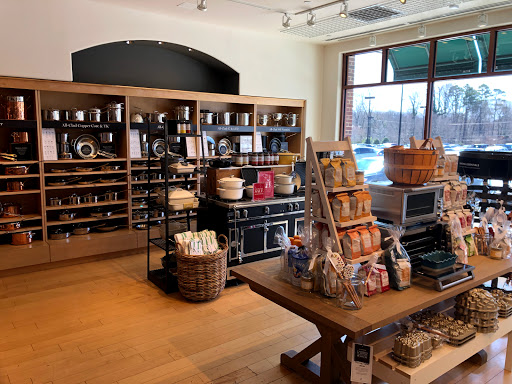 Kitchen Supply Store «Williams-Sonoma», reviews and photos, 3320 W Friendly Ave #108, Greensboro, NC 27410, USA