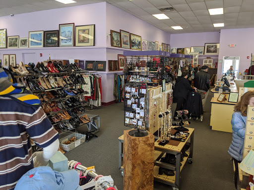 Thrift Store «WINGS Resale Store», reviews and photos, 300 W Golf Rd, Schaumburg, IL 60195, USA