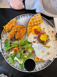 Chicken and Waffles du Wonderland brunchy/Restaurant Brunch à Paris - n°2