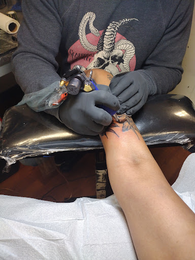 Tattoo Shop «Gold Coast Tattoo Studio», reviews and photos, 639 Lighthouse Ave, Monterey, CA 93940, USA