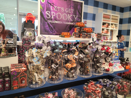 Beauty Supply Store «Bath & Body Works», reviews and photos, 111 Nut Tree Rd, Vacaville, CA 95687, USA