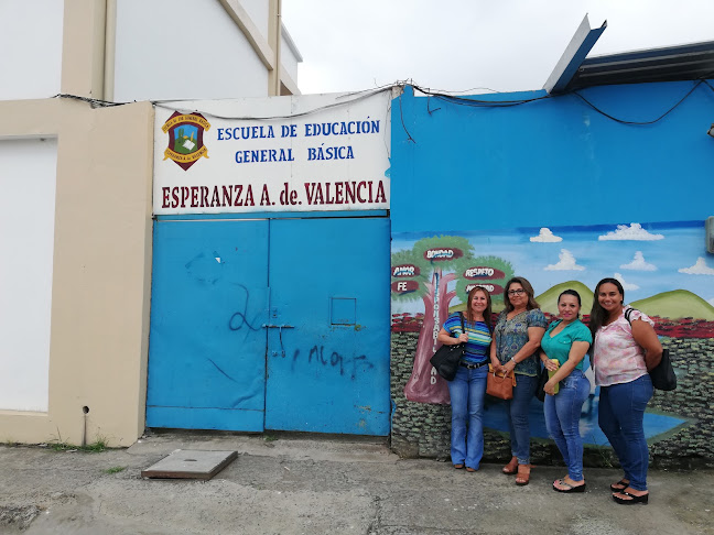 ESCUELA FISCAL "ESPERANZA ALCIVAR DE VALENCIA"