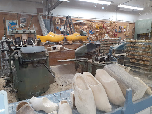 Pottery Store «De Klomp Wooden Shoe & Delftware Factory», reviews and photos, 12755 Quincy St, Holland, MI 49424, USA