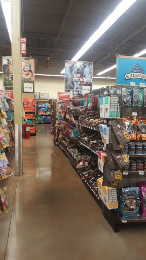 Pet Supply Store «Petco Animal Supplies», reviews and photos, 29560 W Seven Mile Rd, Livonia, MI 48152, USA