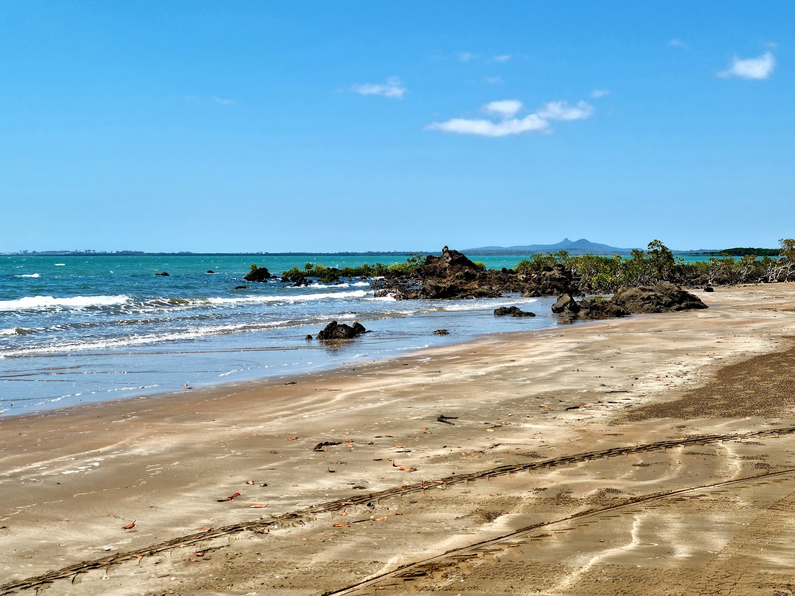 Photo de Armstrong Beach avec rivage droit, long