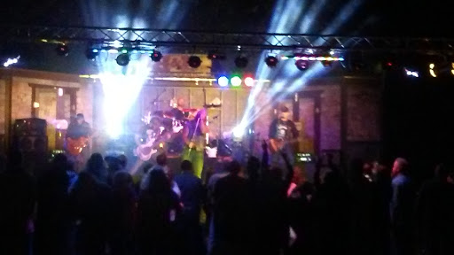 Live Music Venue «B&B Backyard», reviews and photos, 2134 N Kansas Ave, Topeka, KS 66608, USA