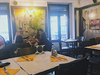 Atmosphère du Restaurant français Le Relais Gascon montmartre paris18e - n°7