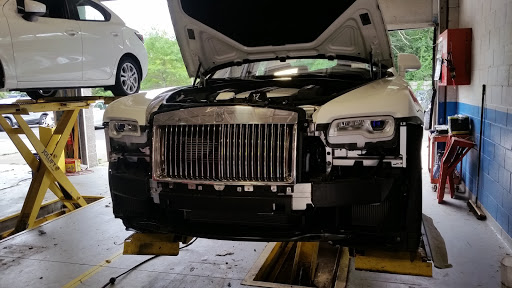 Auto Body Shop «Bi County Auto Body Inc», reviews and photos, 400 E Main St, Smithtown, NY 11787, USA