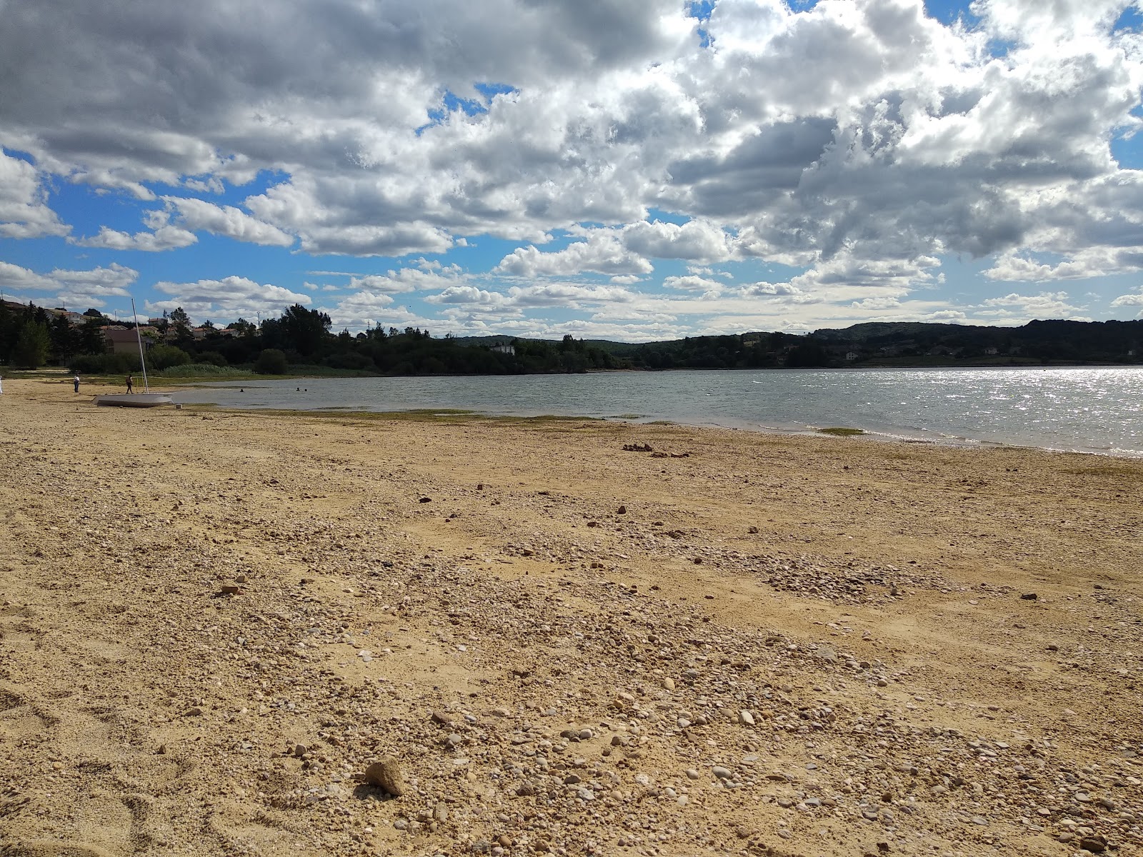 Playa Embalse del Ebro'in fotoğrafı düz ve uzun ile birlikte
