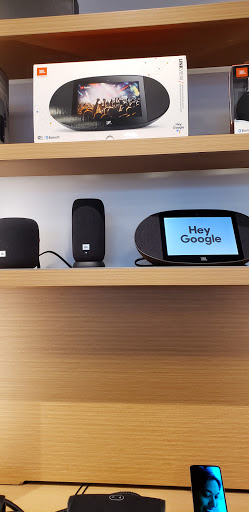 Cell Phone Store «Verizon», reviews and photos, 8612 SE Sunnyside Rd, Clackamas, OR 97015, USA