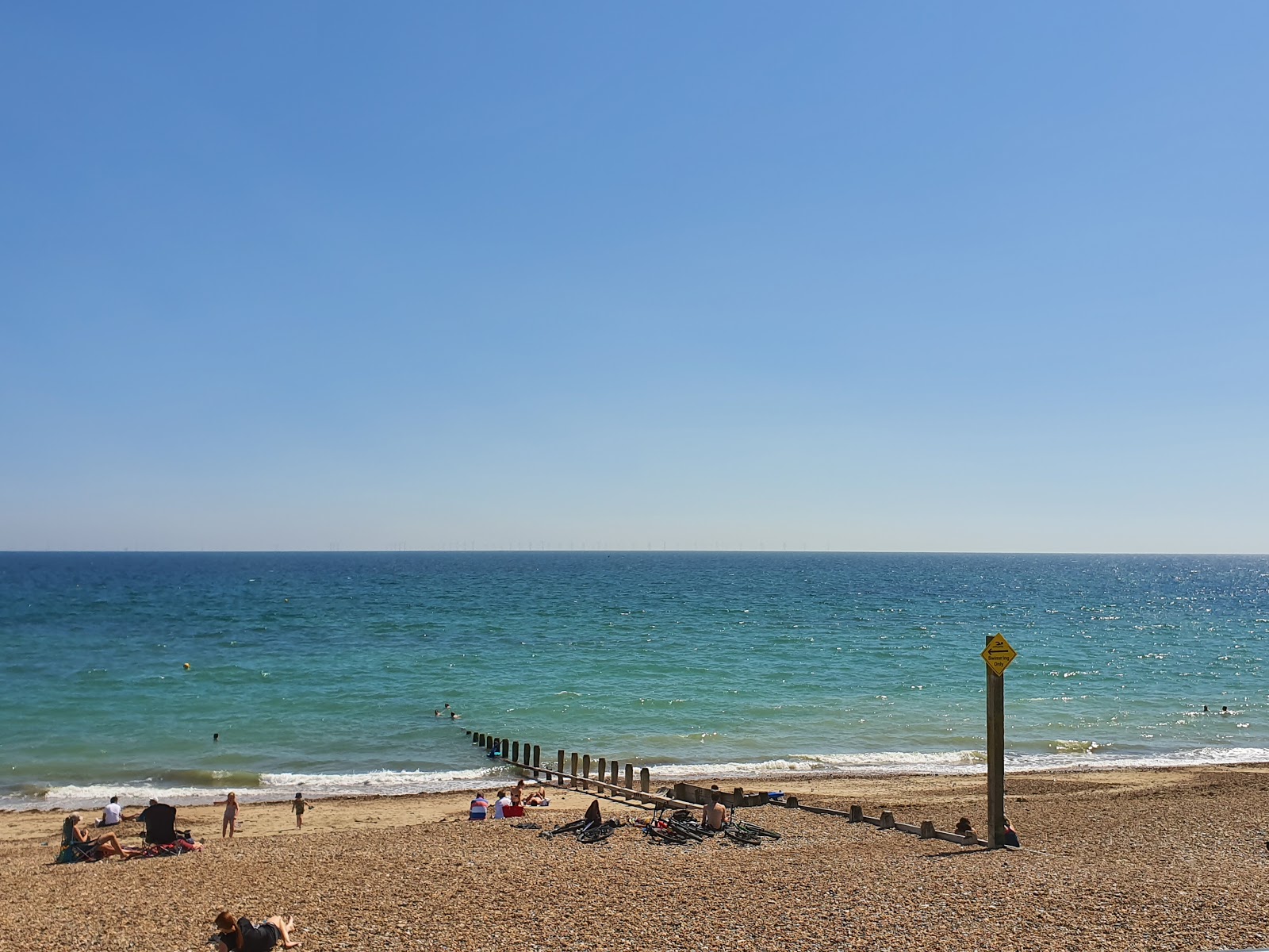 Foto di Spiaggia di Lancing con una superficie del ciottoli beige