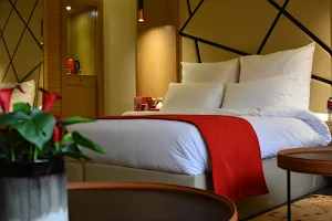 Redwaves Hotel | فندق ريدويفز image