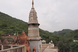 Pandav Kaleen Pracheen Shiv Mandir, Jhir image