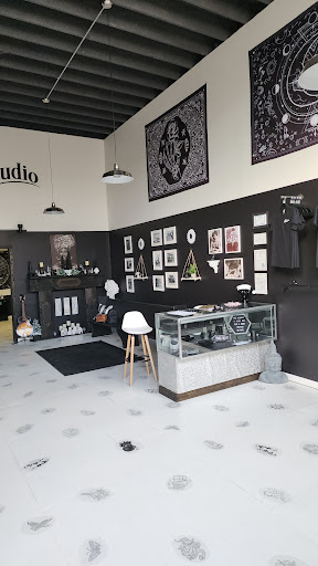 Fin's Tattoo Studio