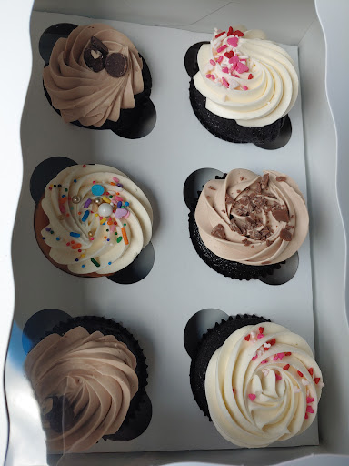 Pastry Shop «Bittersweet Pastry Shop & Cafe», reviews and photos, 1114 W Belmont Ave, Chicago, IL 60657, USA