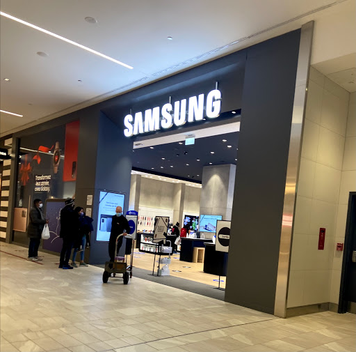 Samsung Experience Store - Montreal Eaton Centre