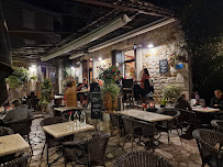 Atmosphère du Restaurant français Restaurant Le Chelsea à Vallon-Pont-d'Arc - n°11