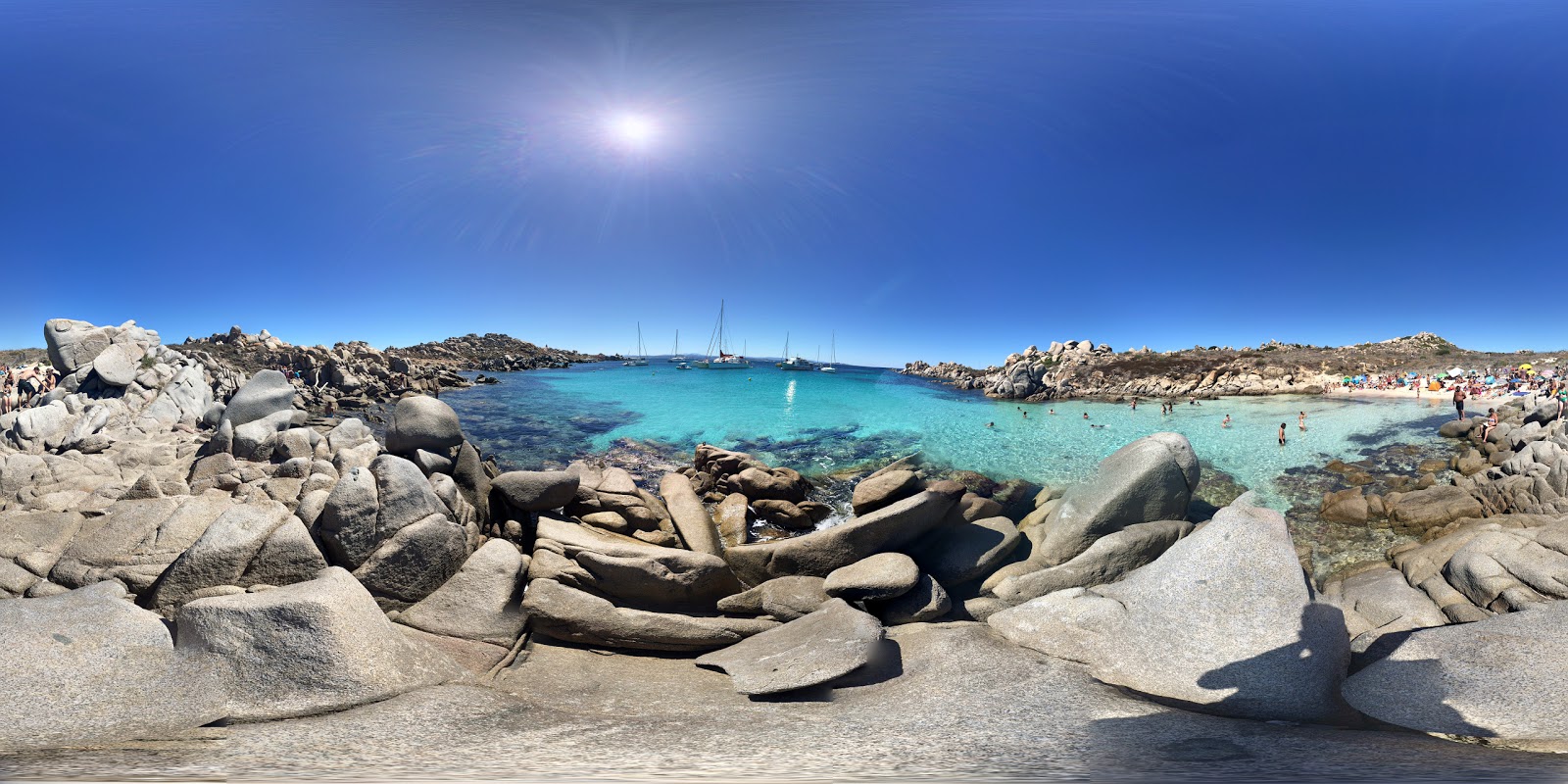 Fotografie cu Cala Di Chiorneri beach cu o suprafață de nisip beige fin