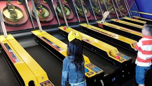 Chuck E. Cheese - photo 76