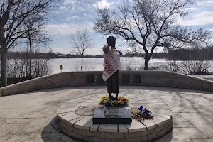 Holodomor Statue image