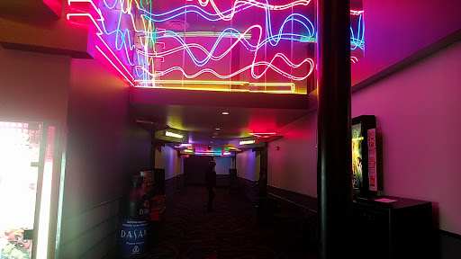 Movie Theater «Regal Cinemas Hilltop 9 Cinema», reviews and photos, 325 Beavercreek Rd, Oregon City, OR 97045, USA
