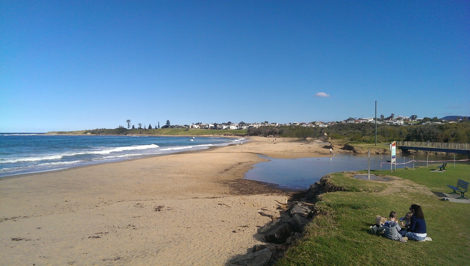 Foto di McCauley's Beach e l'insediamento