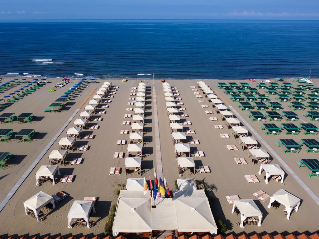 Foto van Spiaggia del Tonfano en de nederzetting