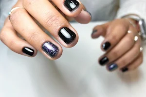 Júlia Grimal: especialista en manicura russa image