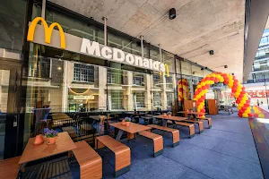 McDonald‘s Restaurant image