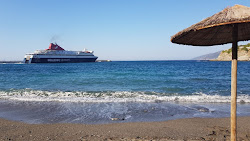 Foto di Paralia Evdilos con una costa dritta