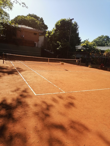 Places to teach paddle tennis in Asuncion