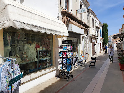 SPAR à Saintes-Maries-de-la-Mer