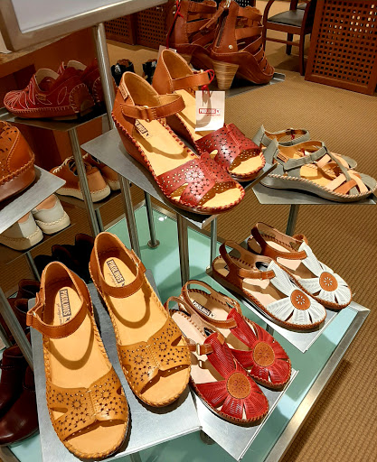 Stores to buy women's sandals Dallas
