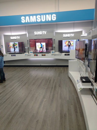 Electronics Store «Best Buy», reviews and photos, 2055 N Tomahawk Island Dr, Portland, OR 97217, USA